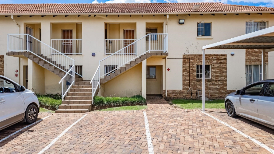 1 Bedroom Property for Sale in Kosmosdal Gauteng