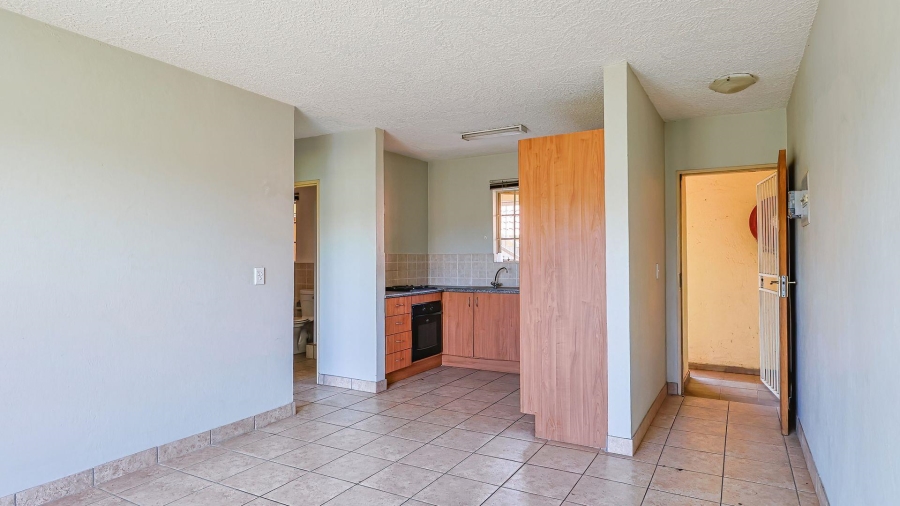 1 Bedroom Property for Sale in Kosmosdal Gauteng