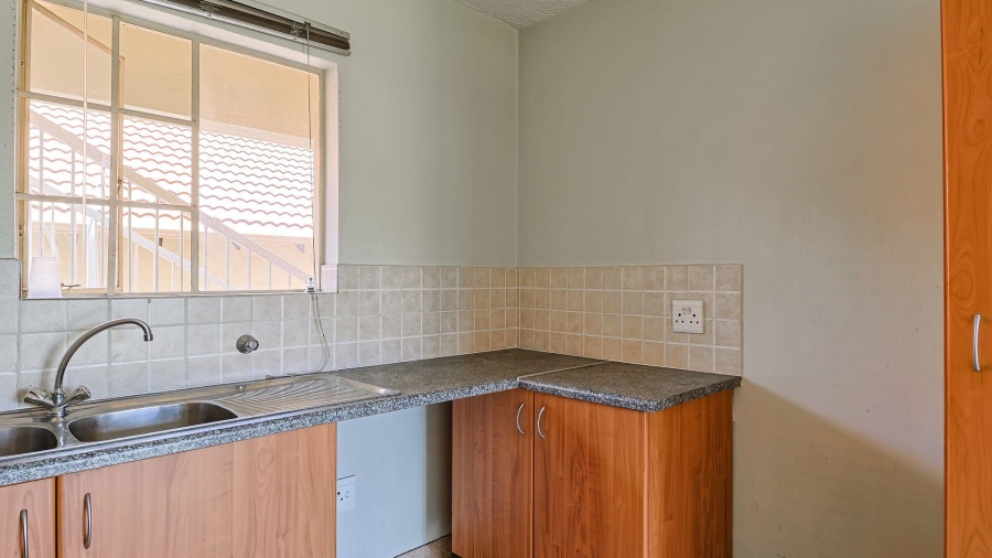 1 Bedroom Property for Sale in Kosmosdal Gauteng