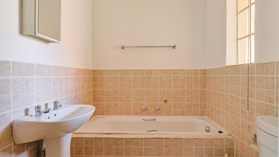 1 Bedroom Property for Sale in Kosmosdal Gauteng