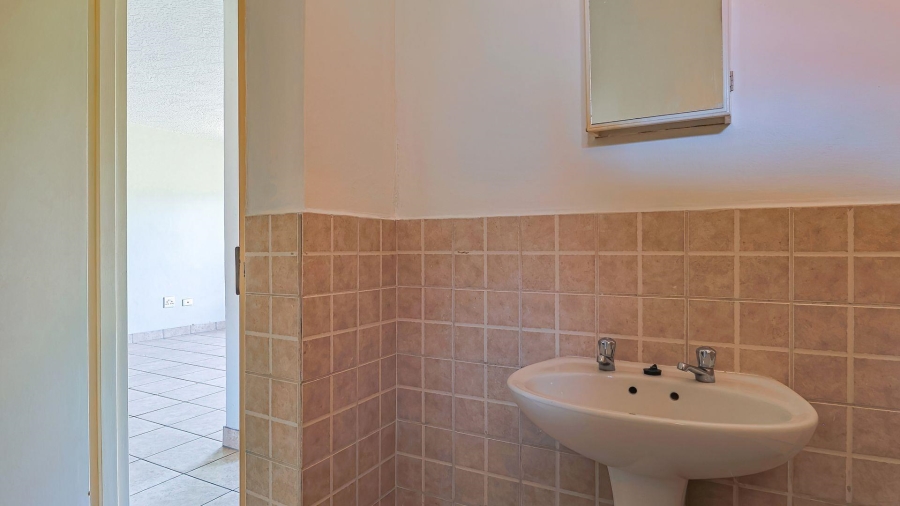 1 Bedroom Property for Sale in Kosmosdal Gauteng