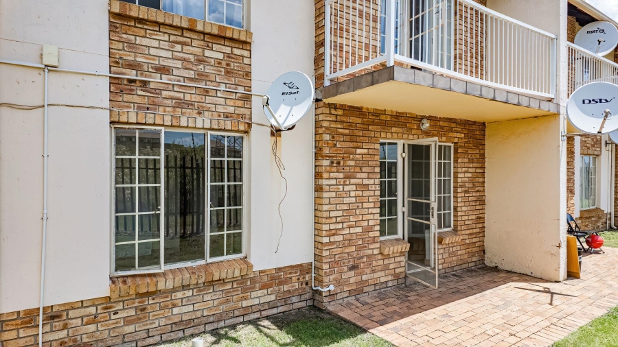 1 Bedroom Property for Sale in Kosmosdal Gauteng