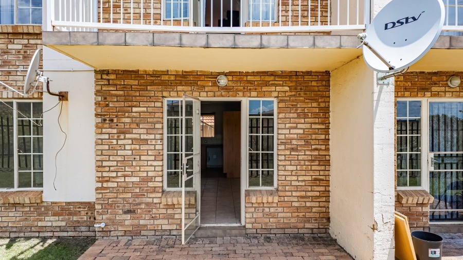 1 Bedroom Property for Sale in Kosmosdal Gauteng