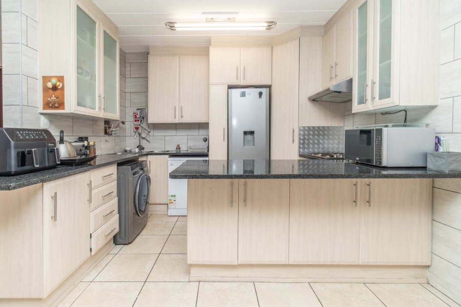 3 Bedroom Property for Sale in Weltevreden Park Gauteng