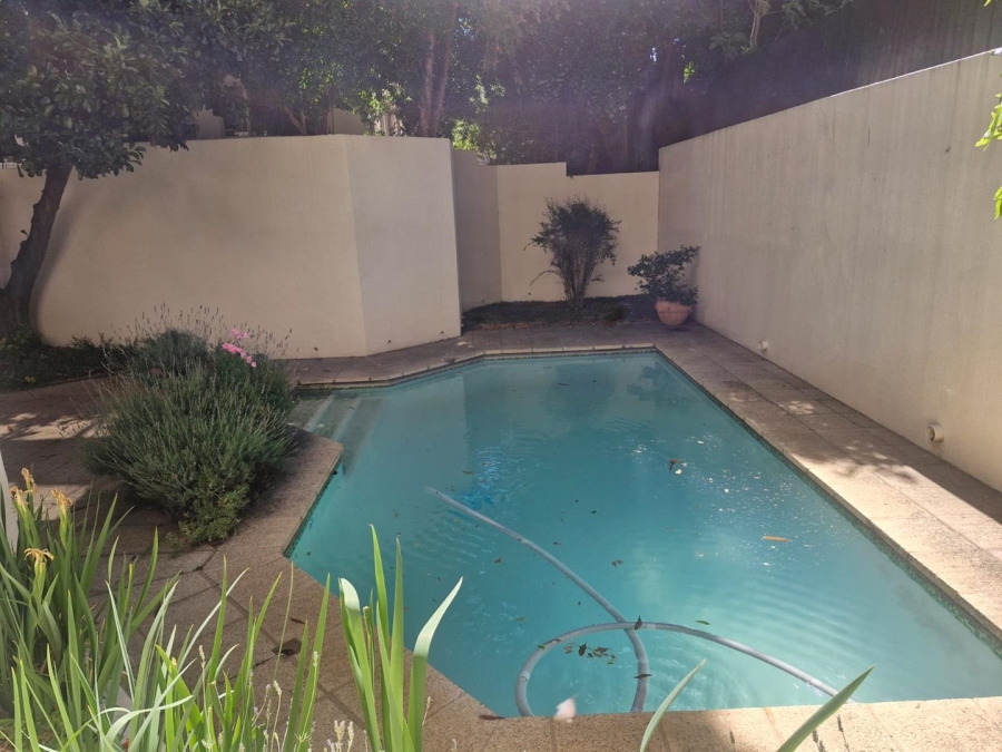 1 Bedroom Property for Sale in Illovo Gauteng