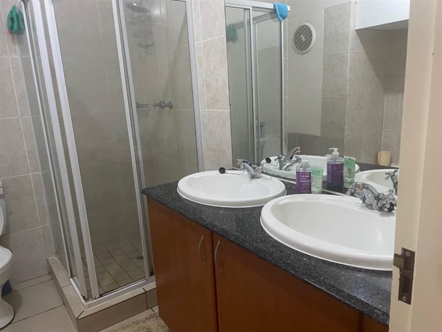 To Let 2 Bedroom Property for Rent in Sandown Gauteng