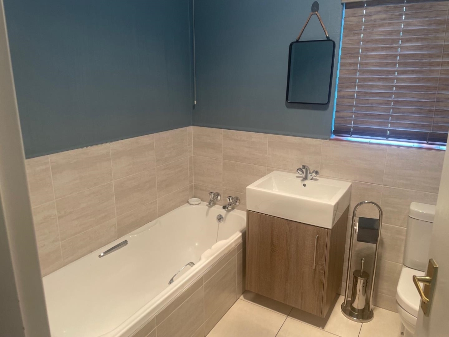 To Let 2 Bedroom Property for Rent in Atholl Gauteng