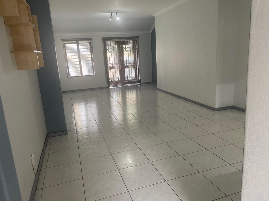 To Let 2 Bedroom Property for Rent in Atholl Gauteng