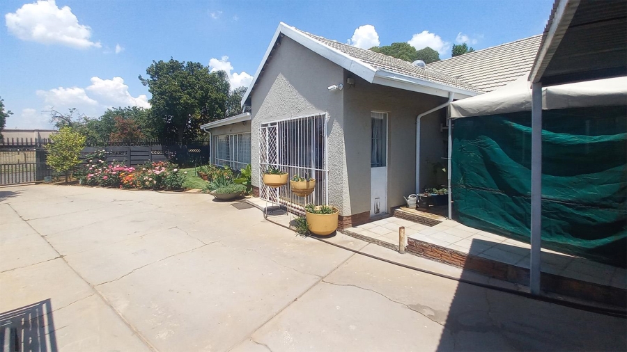 3 Bedroom Property for Sale in Edleen Gauteng