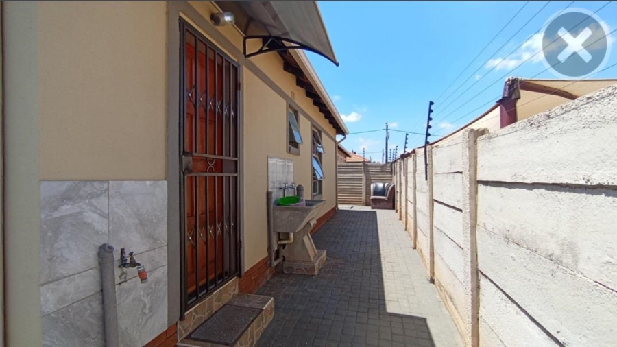 3 Bedroom Property for Sale in Rosslyn Gauteng