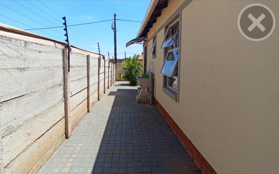 3 Bedroom Property for Sale in Rosslyn Gauteng