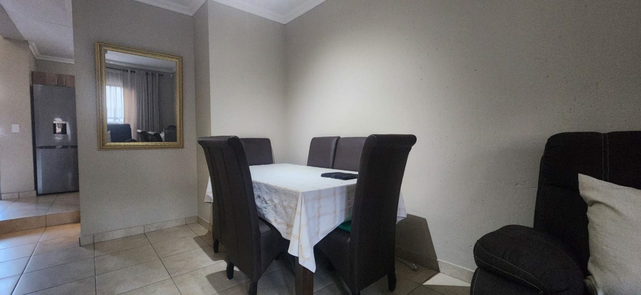 To Let 2 Bedroom Property for Rent in New Redruth Gauteng