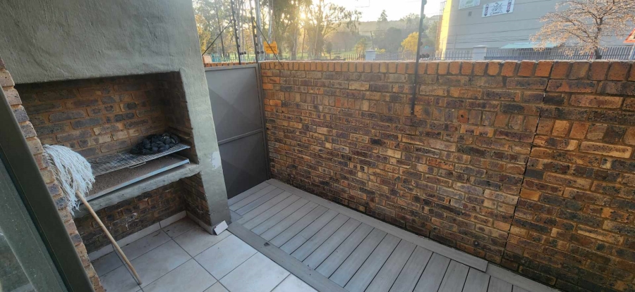 To Let 2 Bedroom Property for Rent in New Redruth Gauteng