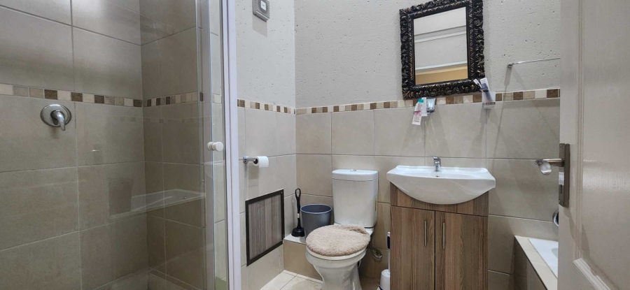 To Let 2 Bedroom Property for Rent in New Redruth Gauteng