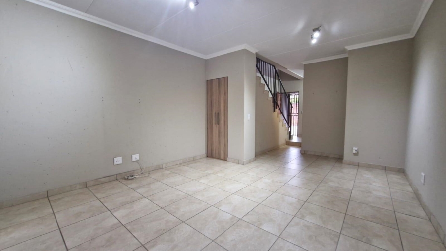 To Let 2 Bedroom Property for Rent in New Redruth Gauteng