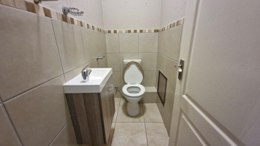 To Let 2 Bedroom Property for Rent in New Redruth Gauteng