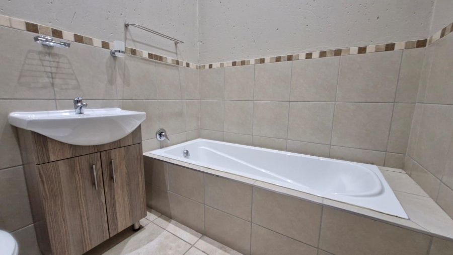 To Let 2 Bedroom Property for Rent in New Redruth Gauteng