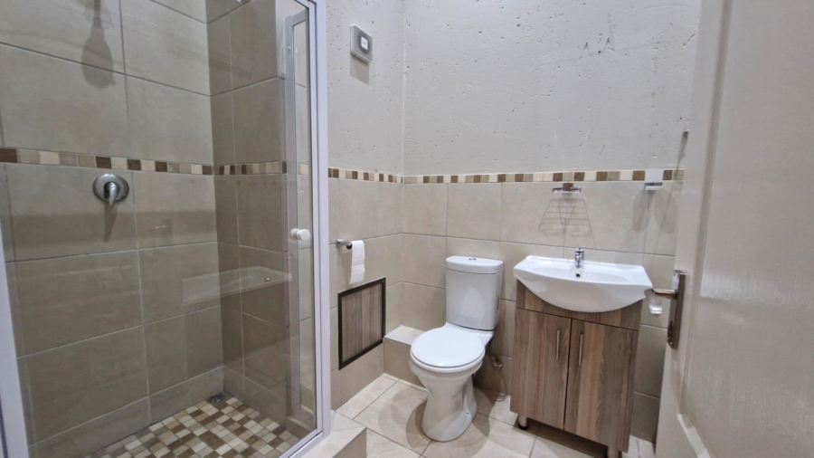 To Let 2 Bedroom Property for Rent in New Redruth Gauteng