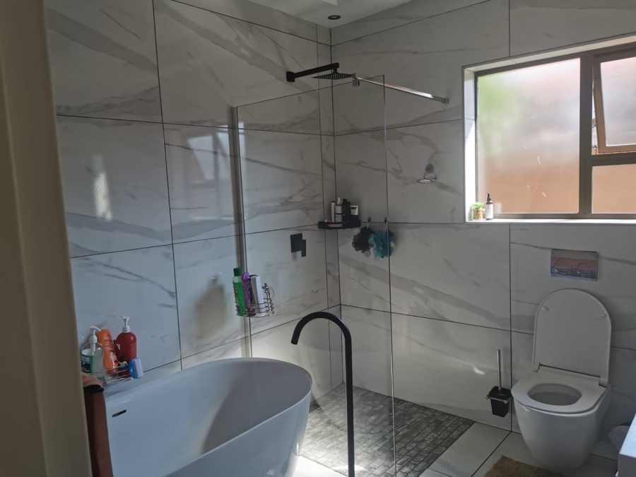 To Let 3 Bedroom Property for Rent in New Market Gauteng