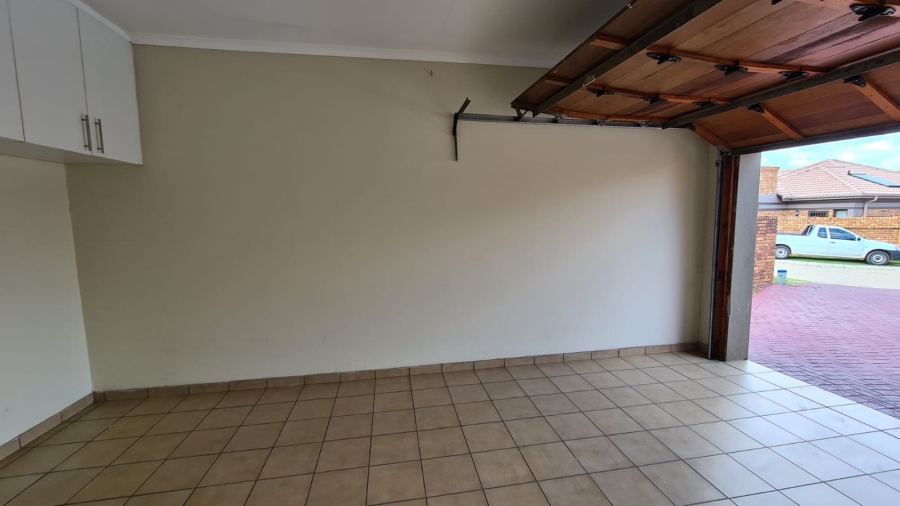 To Let 3 Bedroom Property for Rent in New Market Gauteng