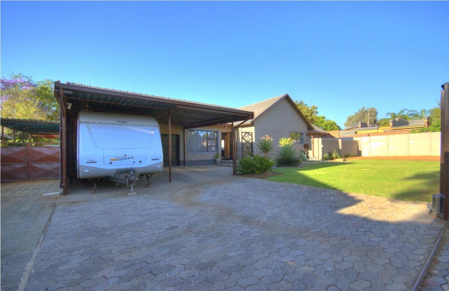 5 Bedroom Property for Sale in Brackenhurst Gauteng