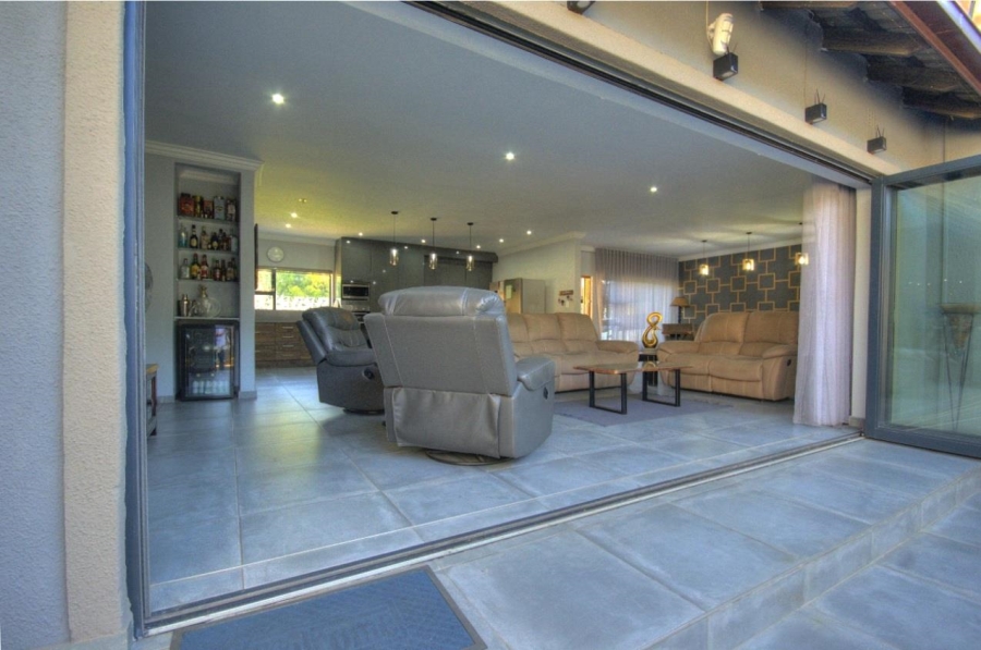 5 Bedroom Property for Sale in Brackenhurst Gauteng