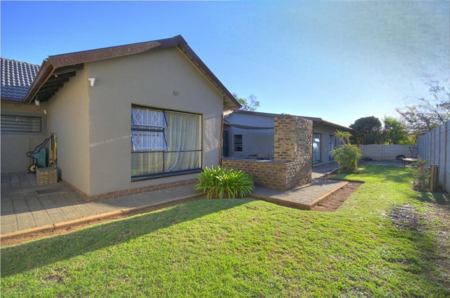 5 Bedroom Property for Sale in Brackenhurst Gauteng