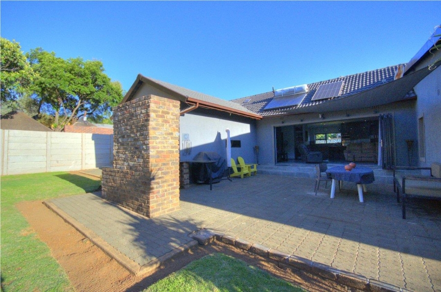 5 Bedroom Property for Sale in Brackenhurst Gauteng
