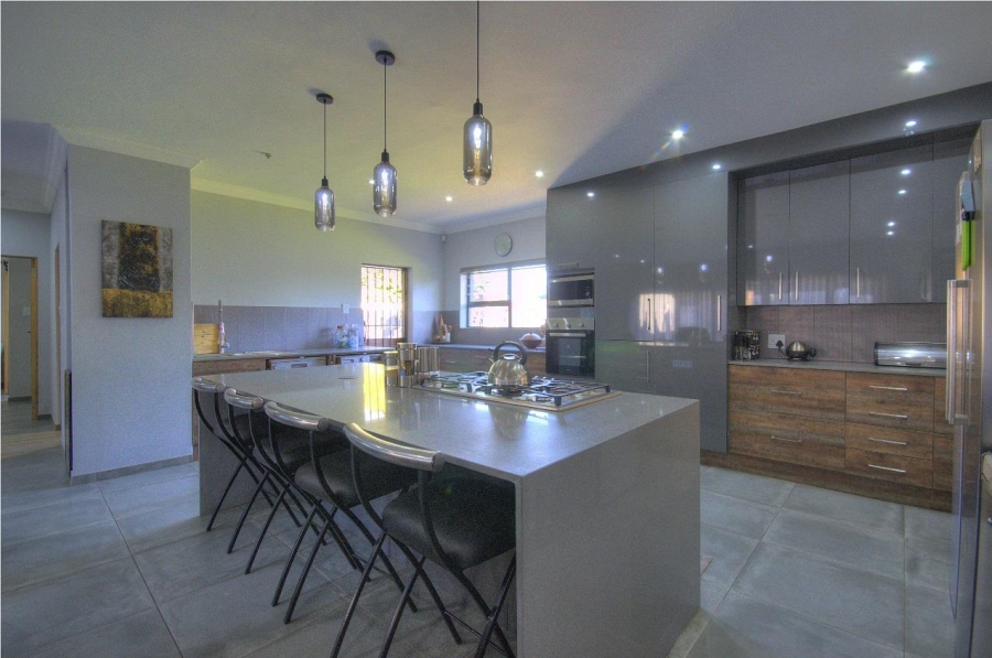 5 Bedroom Property for Sale in Brackenhurst Gauteng