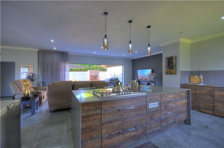 5 Bedroom Property for Sale in Brackenhurst Gauteng