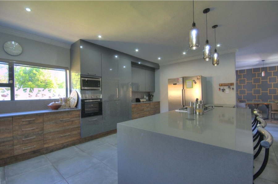 5 Bedroom Property for Sale in Brackenhurst Gauteng