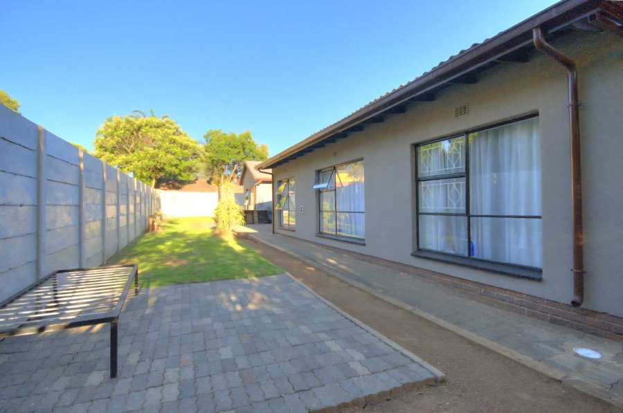 5 Bedroom Property for Sale in Brackenhurst Gauteng
