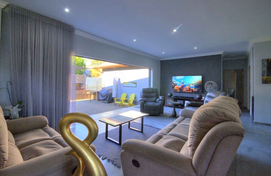 5 Bedroom Property for Sale in Brackenhurst Gauteng