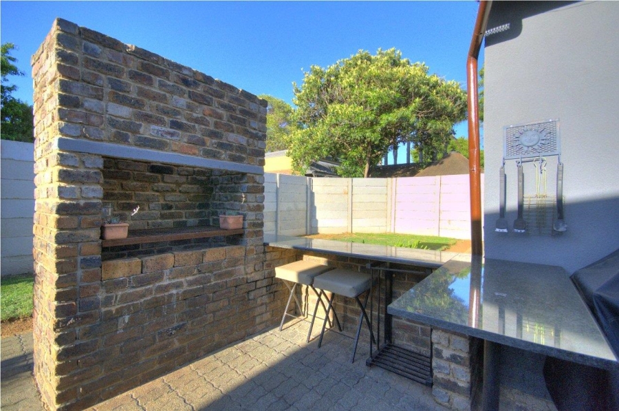 5 Bedroom Property for Sale in Brackenhurst Gauteng