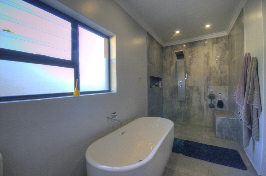 5 Bedroom Property for Sale in Brackenhurst Gauteng