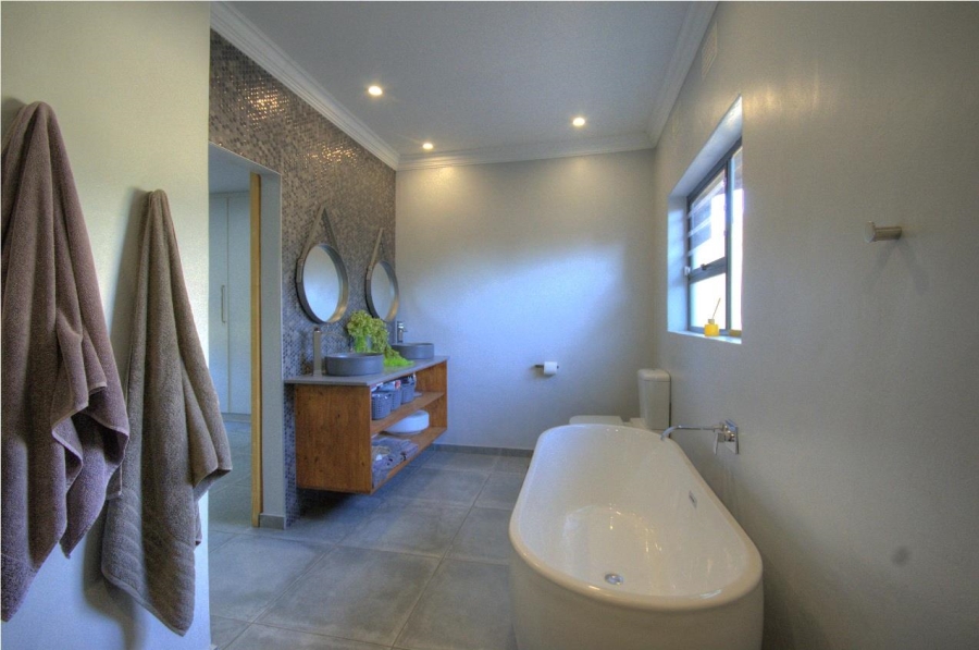 5 Bedroom Property for Sale in Brackenhurst Gauteng