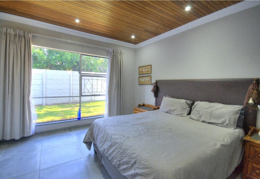 5 Bedroom Property for Sale in Brackenhurst Gauteng