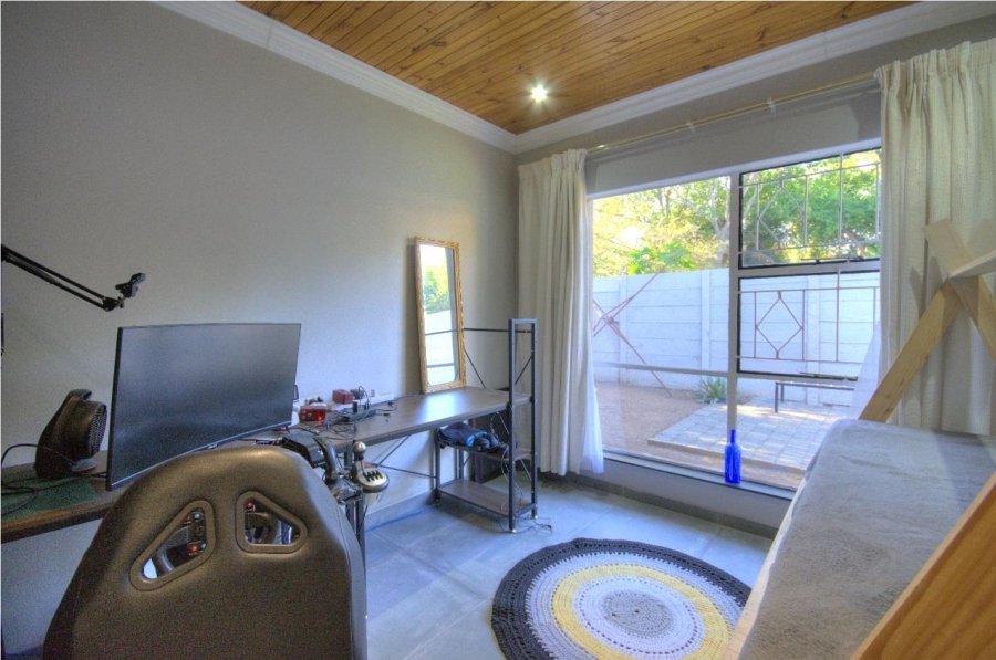 5 Bedroom Property for Sale in Brackenhurst Gauteng