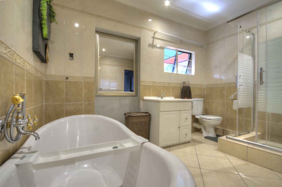 5 Bedroom Property for Sale in Brackenhurst Gauteng