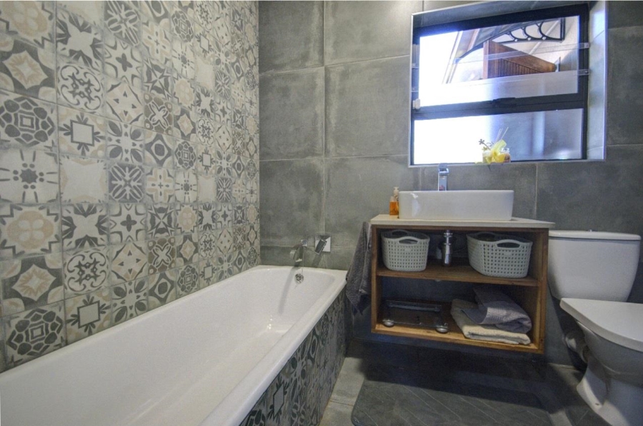 5 Bedroom Property for Sale in Brackenhurst Gauteng