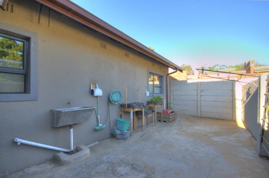 5 Bedroom Property for Sale in Brackenhurst Gauteng