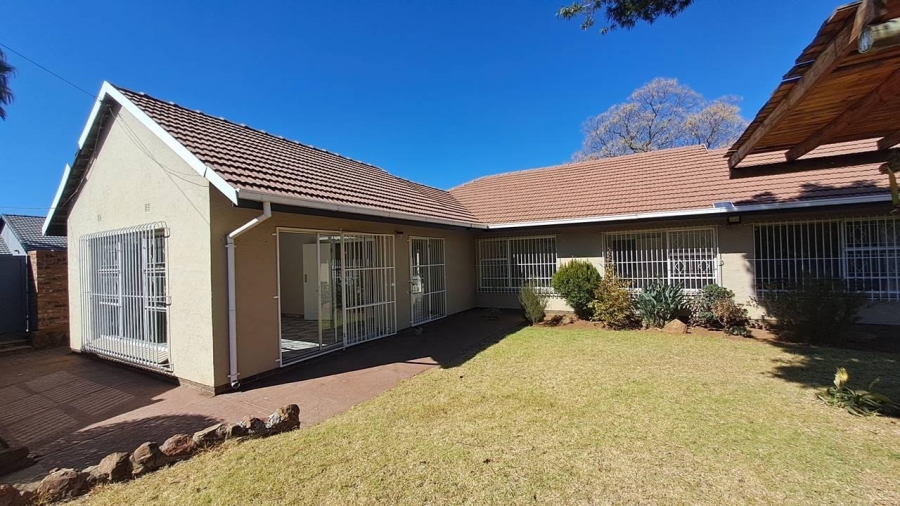 To Let 3 Bedroom Property for Rent in Randhart Gauteng