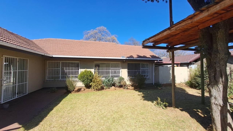 To Let 3 Bedroom Property for Rent in Randhart Gauteng