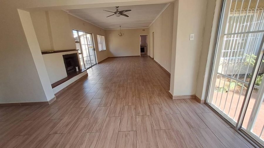 To Let 3 Bedroom Property for Rent in Randhart Gauteng