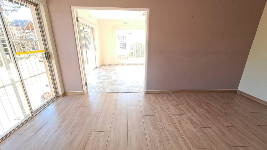 To Let 3 Bedroom Property for Rent in Randhart Gauteng