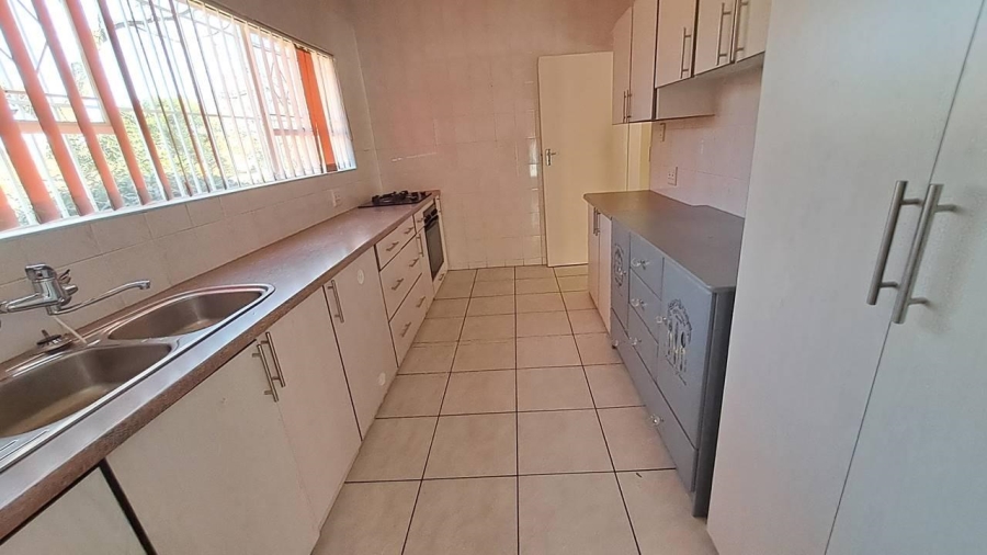 To Let 3 Bedroom Property for Rent in Randhart Gauteng