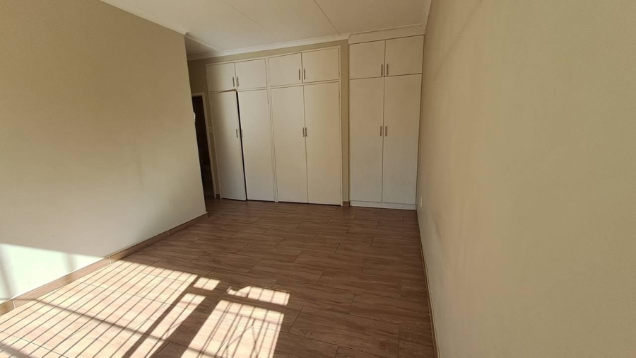 To Let 3 Bedroom Property for Rent in Randhart Gauteng