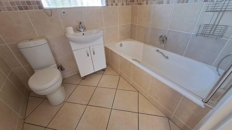 To Let 3 Bedroom Property for Rent in Randhart Gauteng