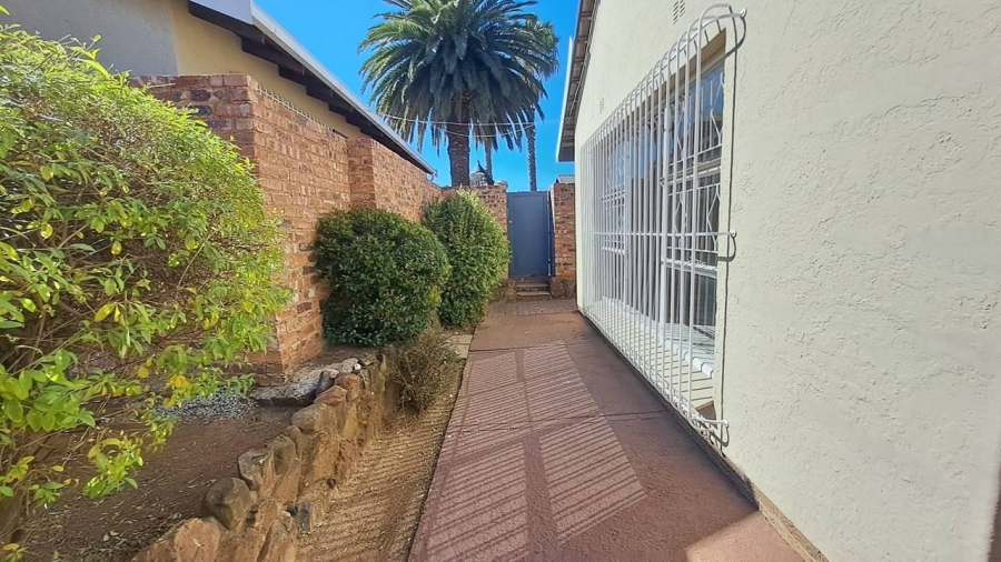 To Let 3 Bedroom Property for Rent in Randhart Gauteng