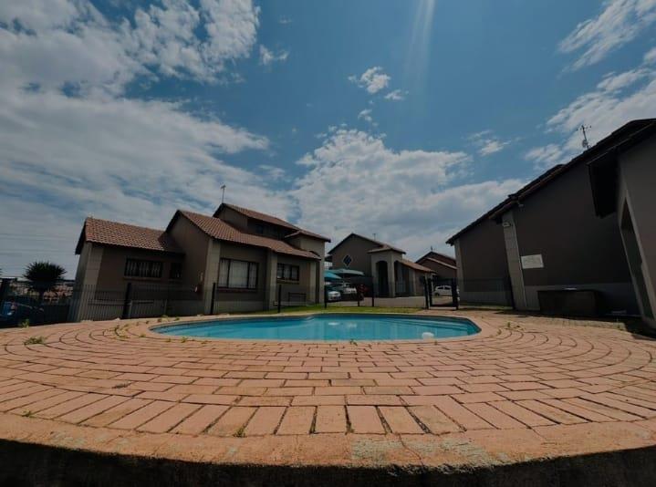 2 Bedroom Property for Sale in Mondeor Gauteng